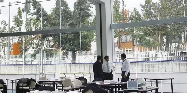 deluxe-solar-window-film-commercial_large-1164w